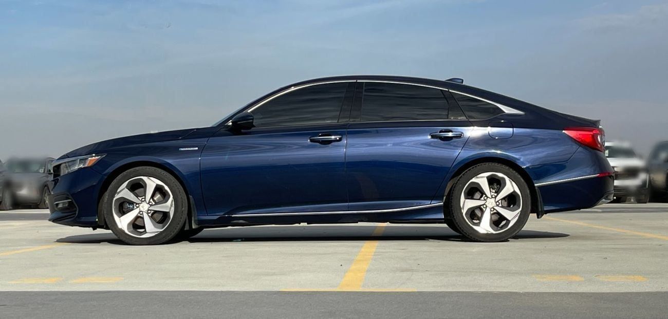 Side view of Honda Accord (Luxury Sedan)