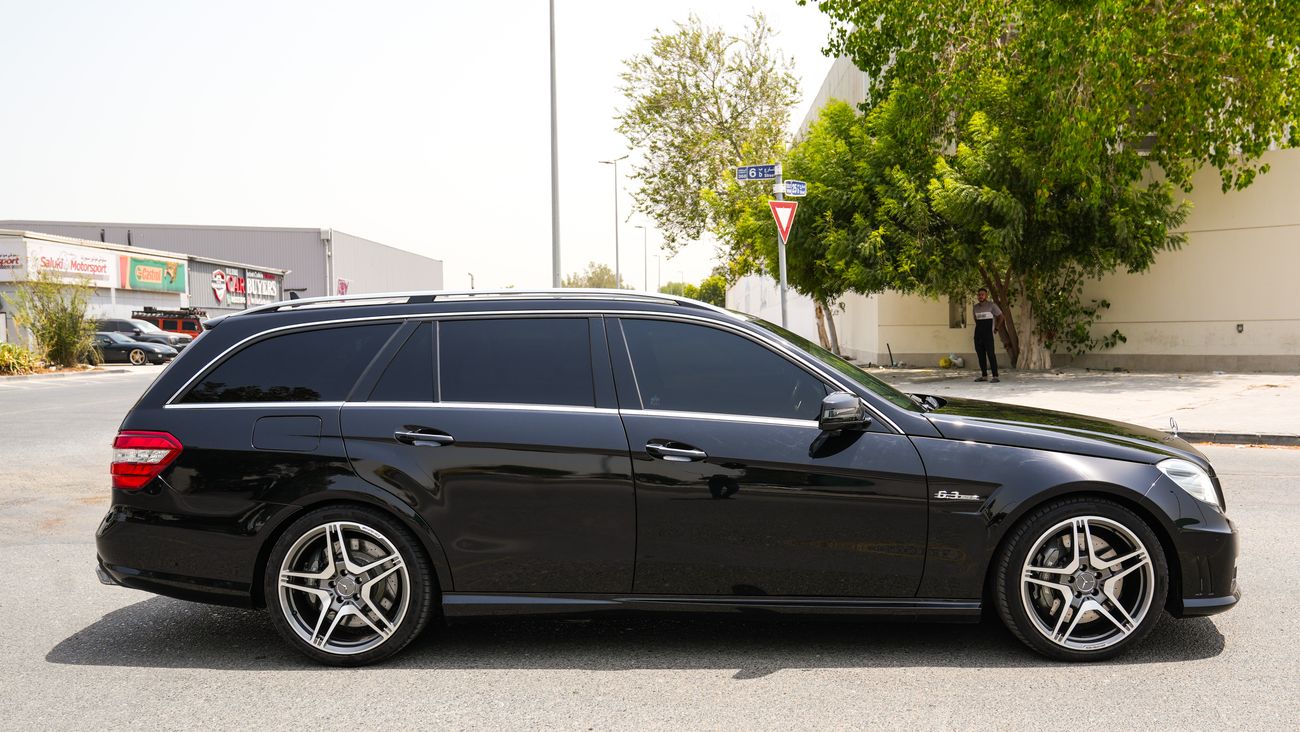 Side view of Mercedes-Benz E-Class (Luxury Sedan)