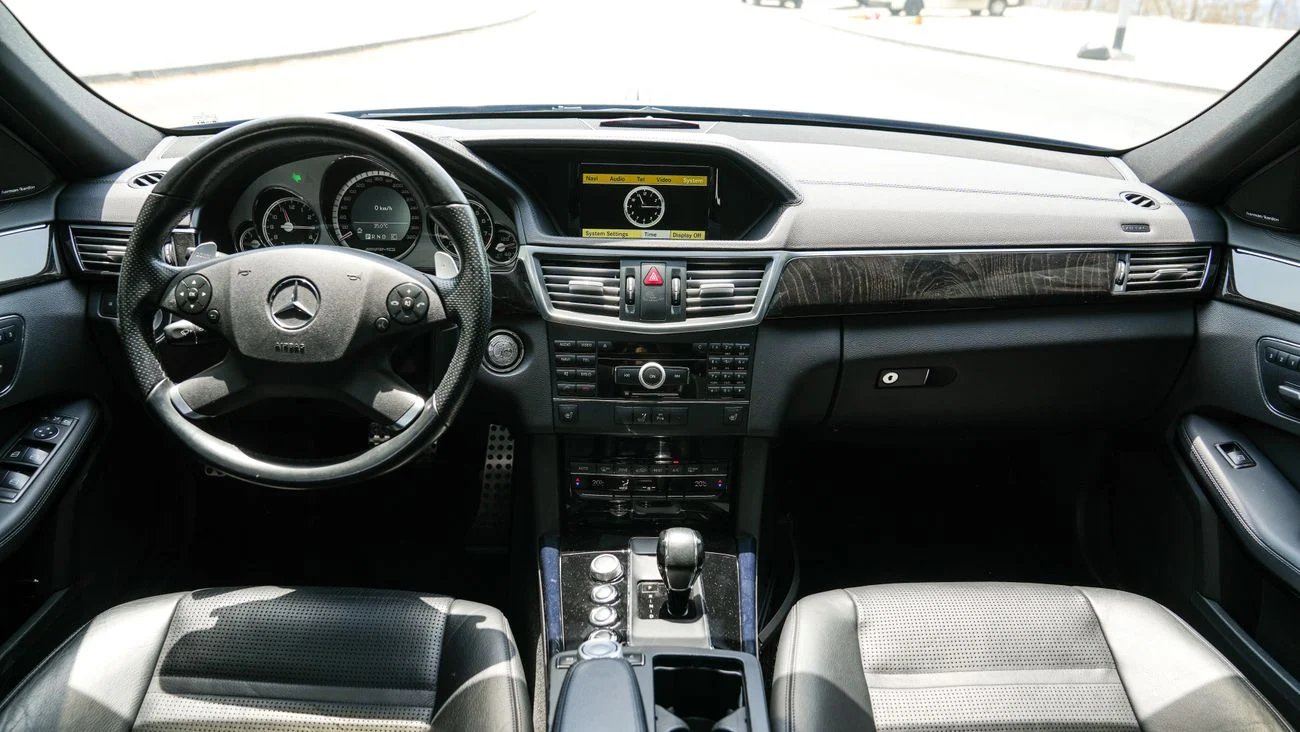 Steering / dashboard of Mercedes-Benz E-Class (Luxury Sedan)