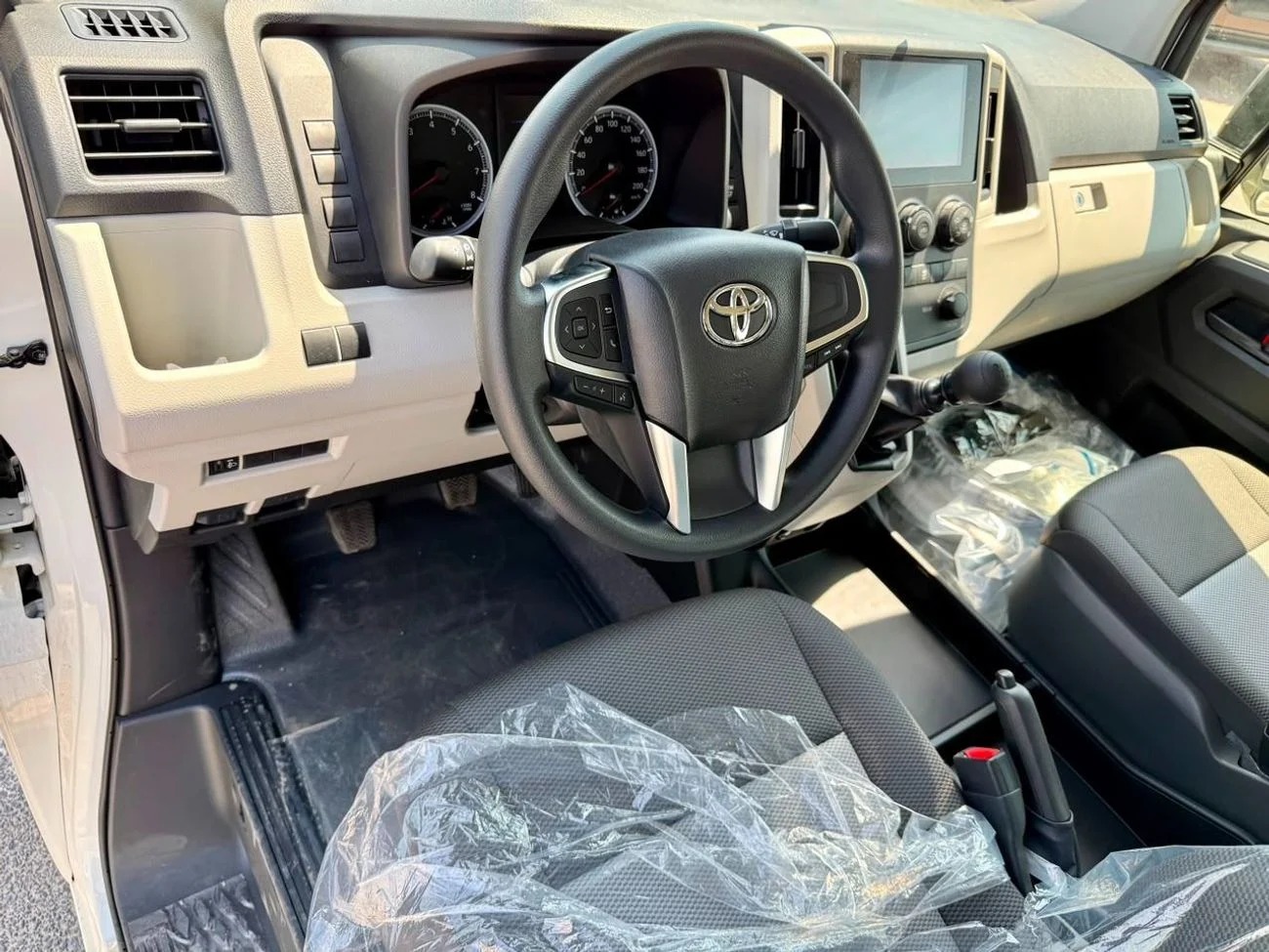 Steering / dashboard of Toyota Hiace (Bus)
