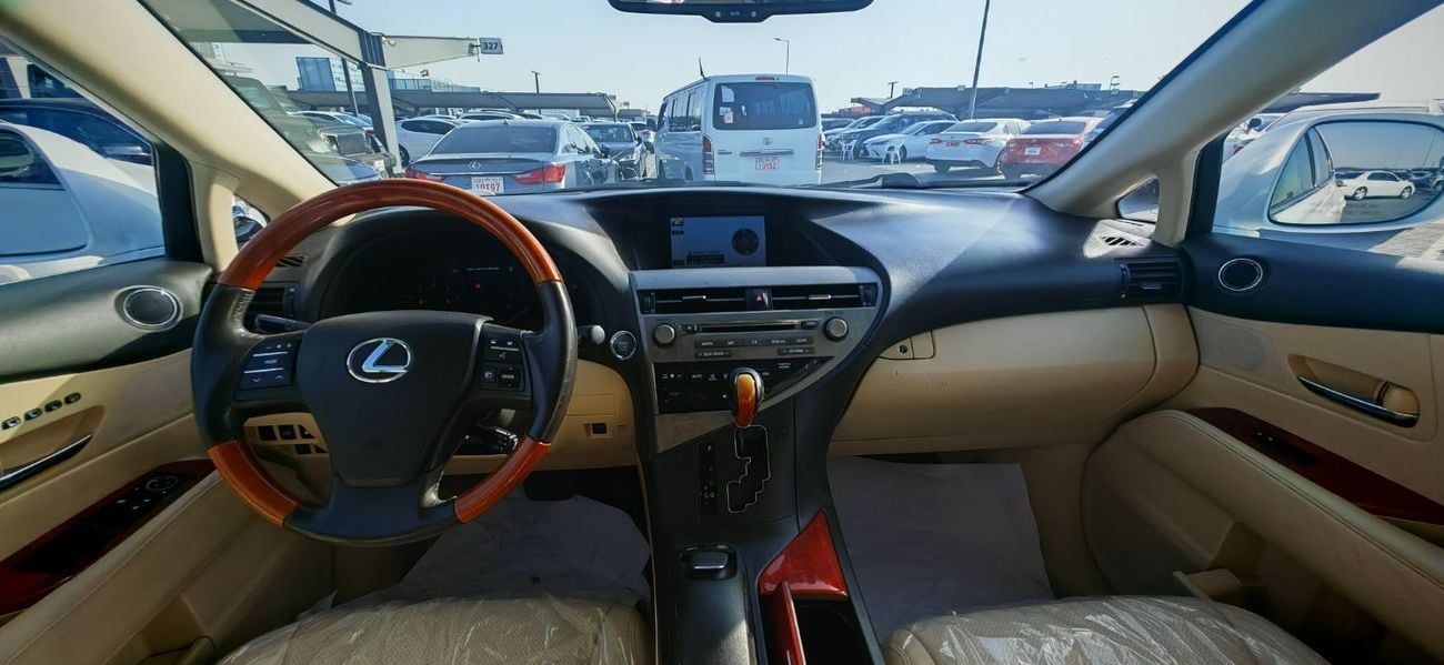 Steering / dashboard of Lexus RX 350 (Luxury SUV)
