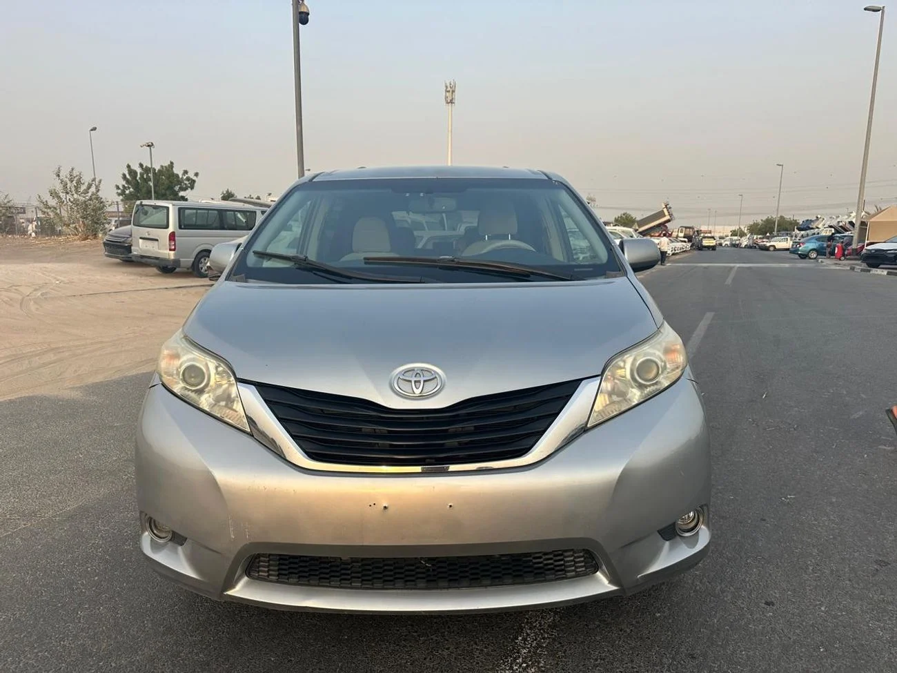 Front view of Toyota Sienna XLE (SUV)