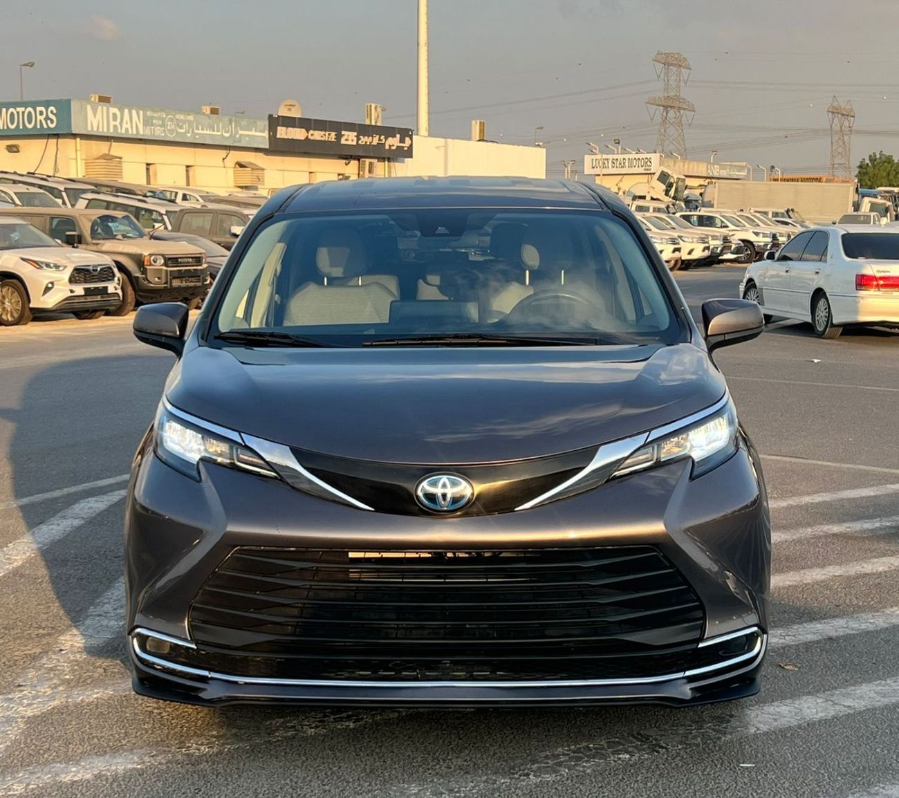 Front view of Toyota Sienna LE (SUV)