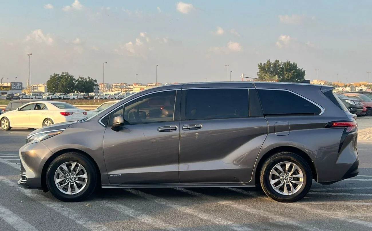 Side view of Toyota Sienna LE (SUV)