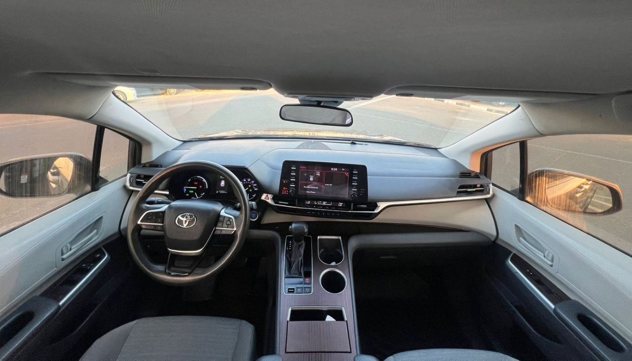 Steering / dashboard of Toyota Sienna LE (SUV)